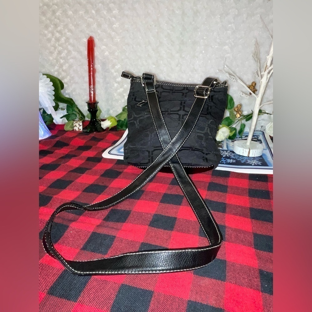 Black Shoulder Bag Medium Size in Excellent New Condition Generous Room! - Picture 3 of 8